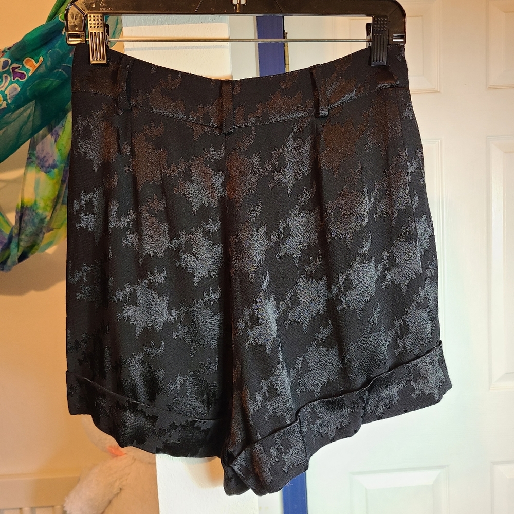 ba&sh๐ค high-waisted houndstooth Black shiny pleated sexy shorts with belt loops - Picture 10 of 11